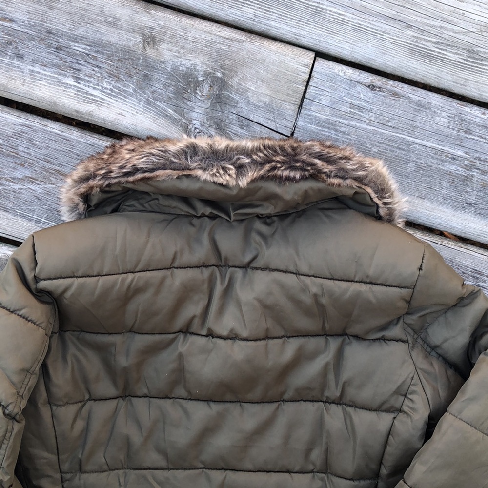 Old Navy Puffer Jacket - Picture 7 of 8